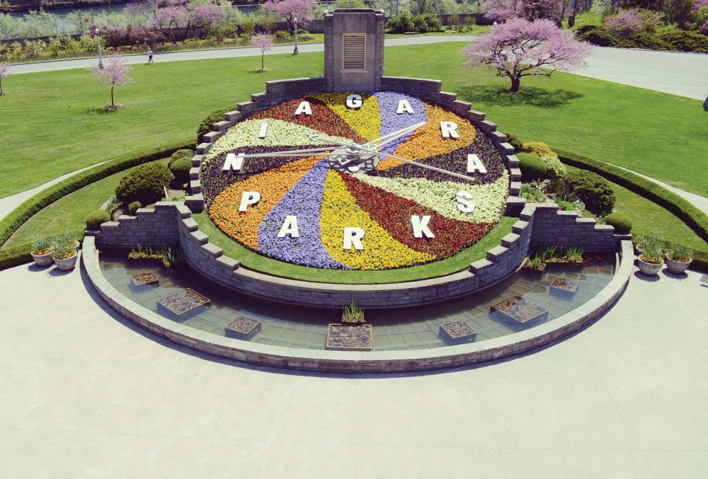 NIAGARA-FALLS-floral-clock