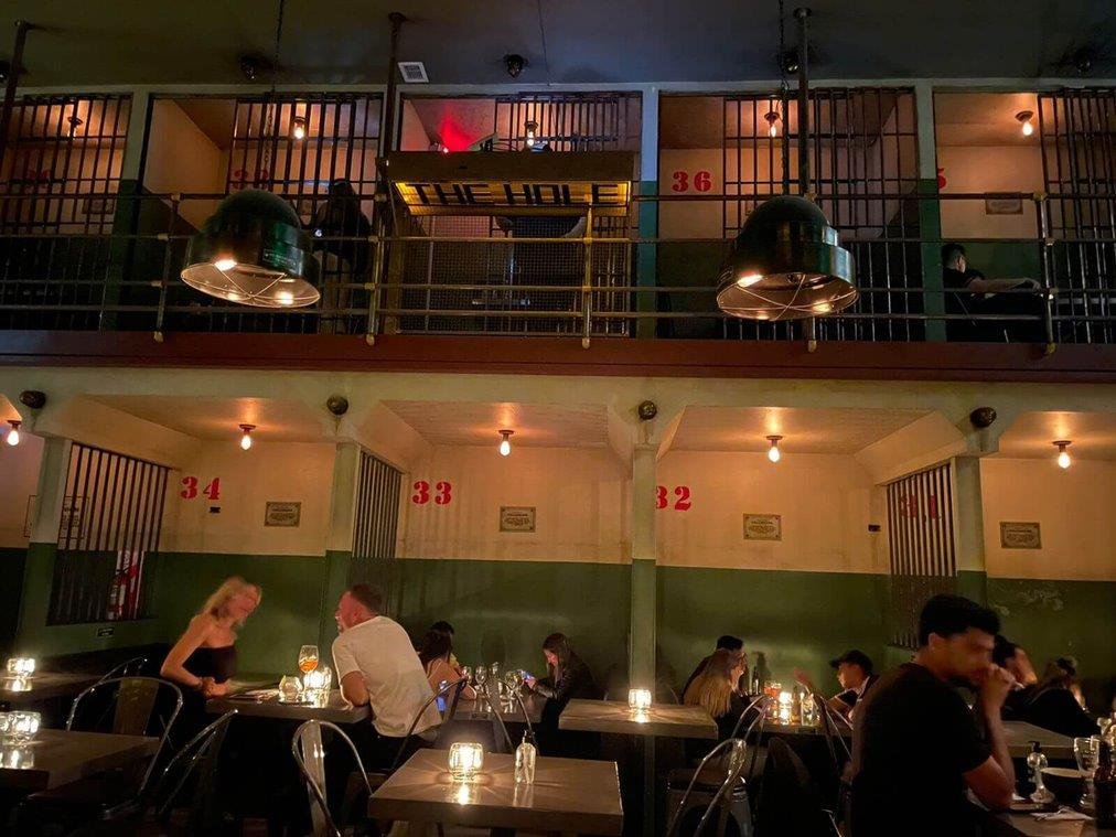 bar-secreto-buenos aires-speakeasy-Speakeasies-the-hole-bar-1